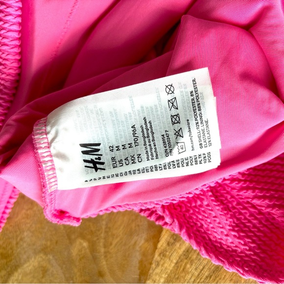 H&M Cut Out One Piece Swimsuit - Picture 6 of 6